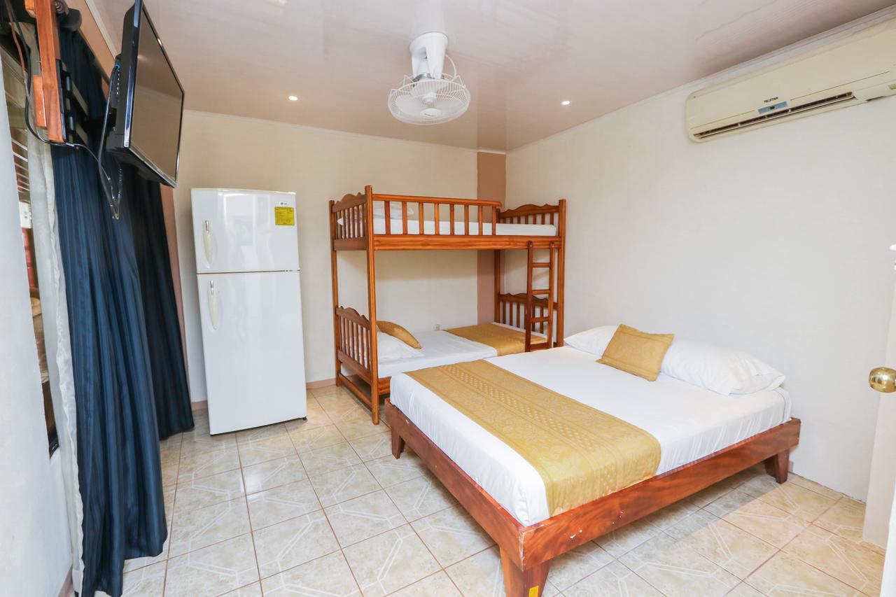 Hotel Flor Blanca Manuel Antonio Buitenkant foto