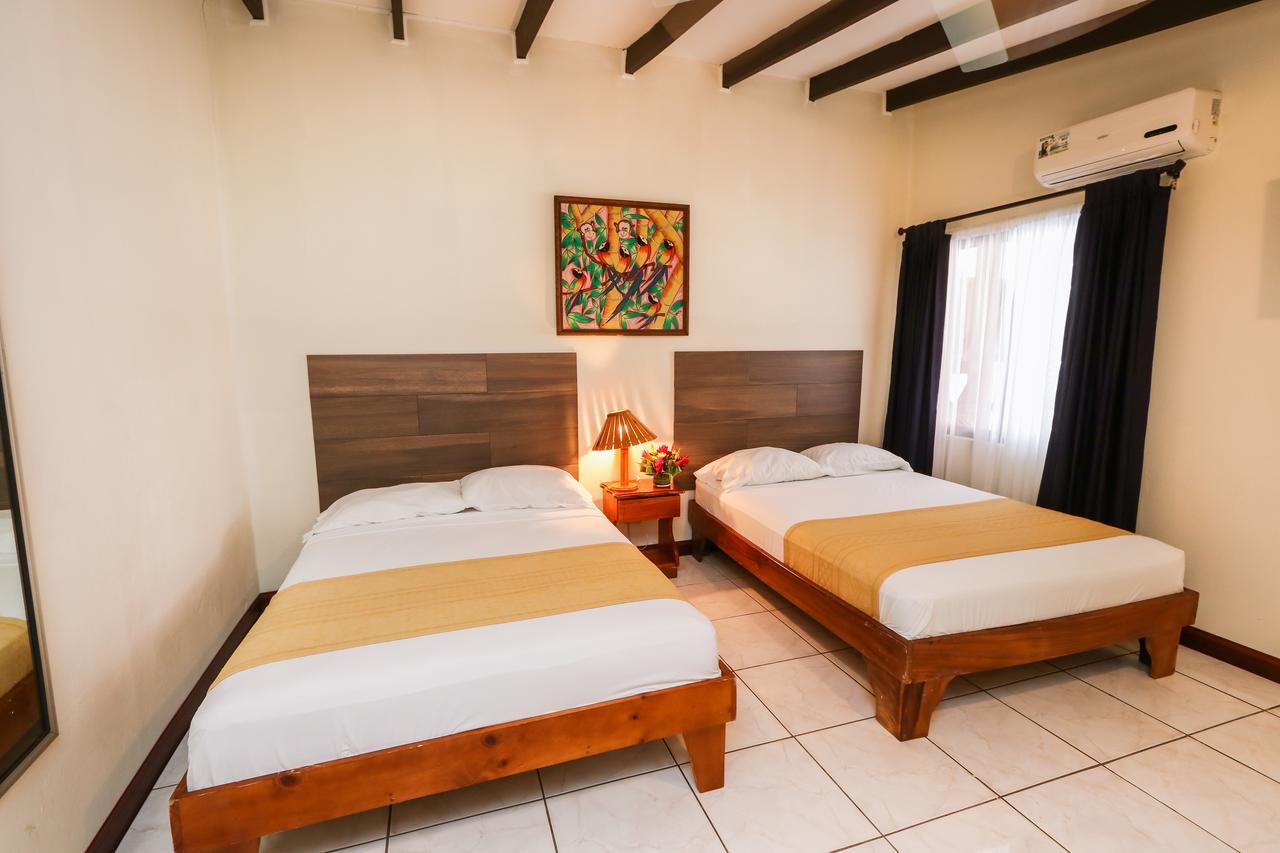 Hotel Flor Blanca Manuel Antonio Buitenkant foto